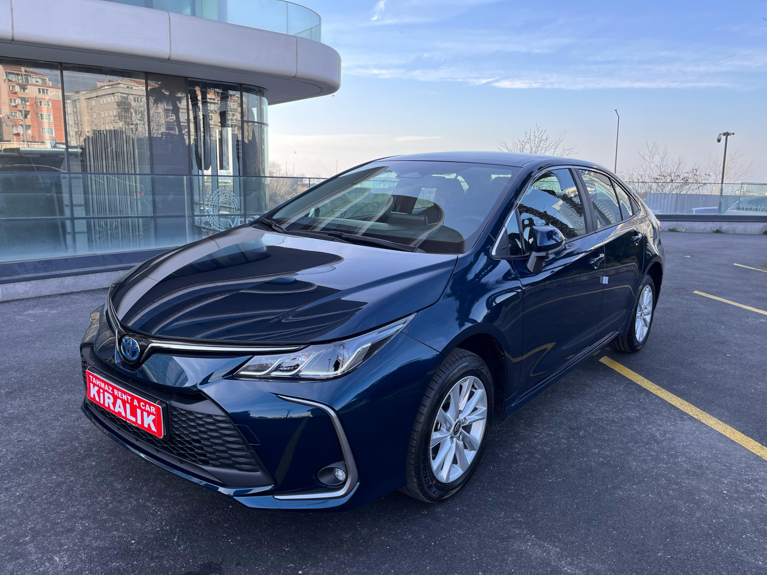 Toyota Corolla 1.8 Hybrid 2025 – Hem Ekonomik Hem Güçlü Hibrit Sürüş