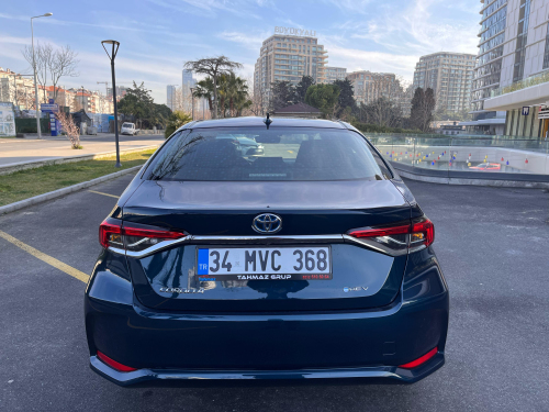 Toyota Corolla 1.8 Hybrid 2025 – Hem Ekonomik Hem Güçlü Hibrit Sürüş